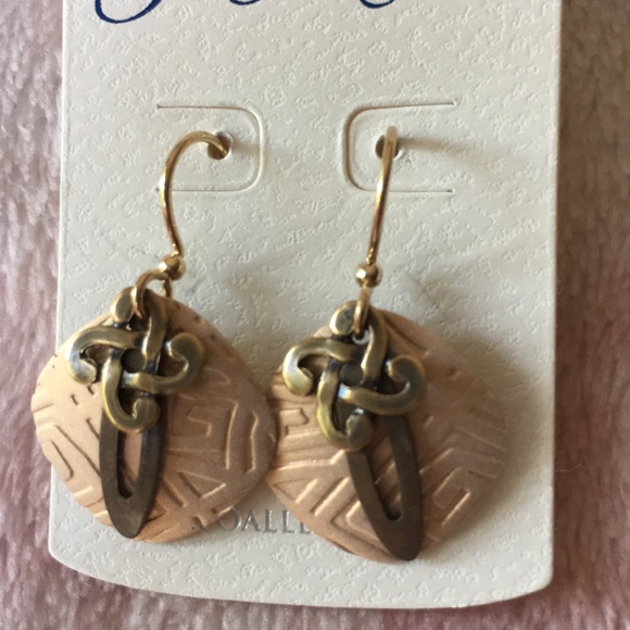Jody Coyote Designer Pierced Earrings, NWT - Picture 2 of 4